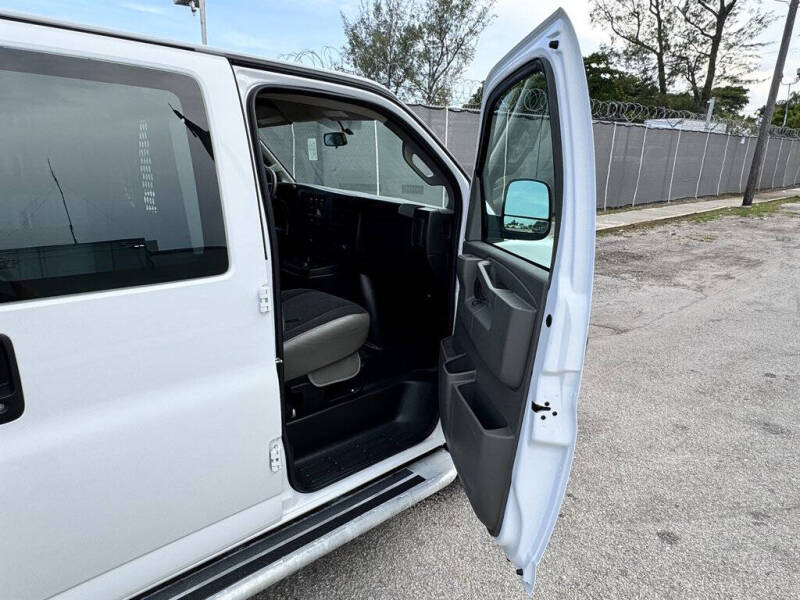 2023 Chevrolet Express 2500