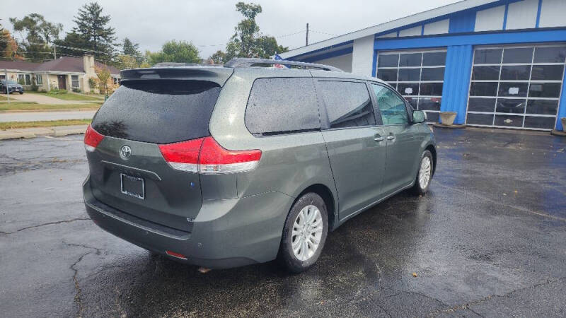 2013 Toyota Sienna XLE photo 7