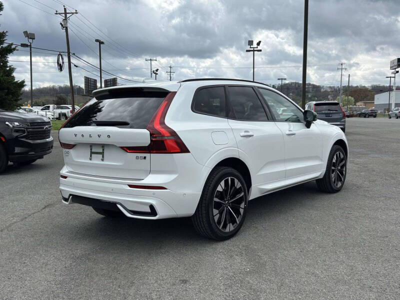 2026 Volvo XC60 B5 Plus