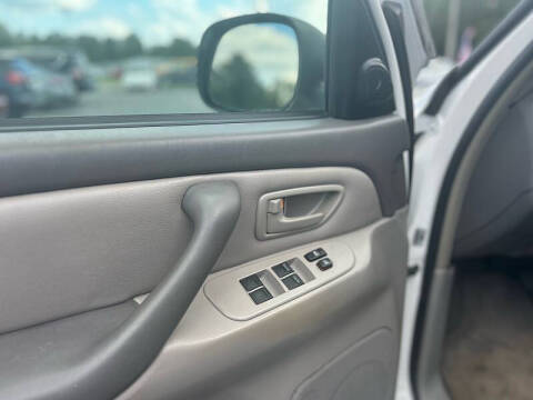 2005 Toyota Sequoia SR5