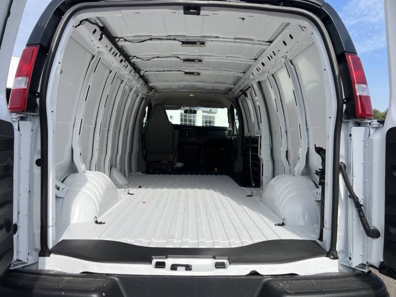 2025 Chevrolet Express 3500