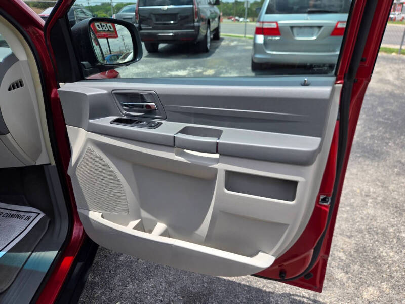 2009 Chrysler Town and Country LX