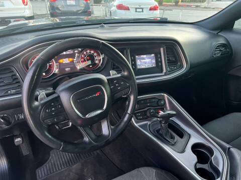 2015 Dodge Challenger SXT