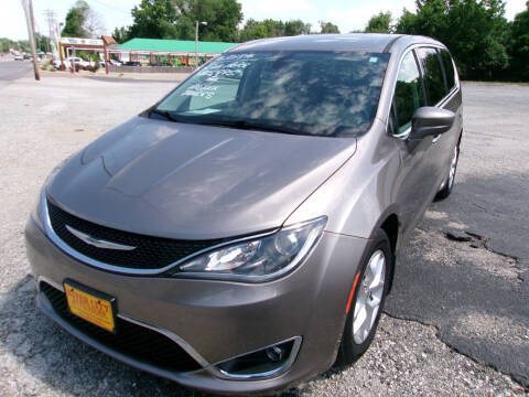 2018 Chrysler Pacifica for sale at River City Auto Sales in Cottage Hills IL