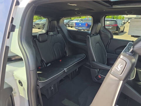 2027 Chrysler Pacifica Limited