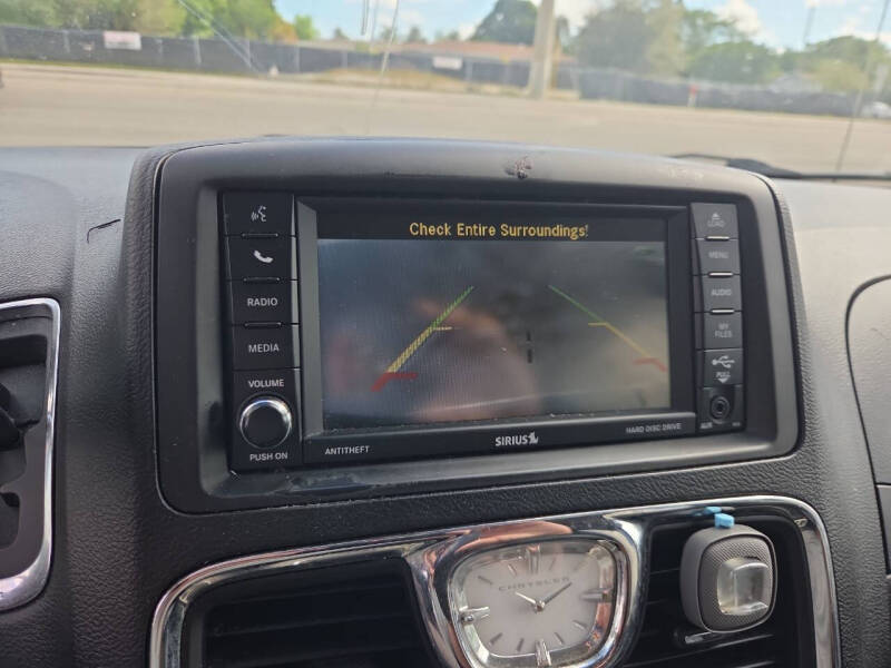 2014 Chrysler Town and Country Touring-L