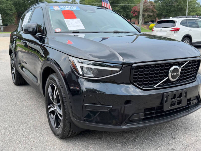 2024 Volvo XC40 B5 Core Dark Theme