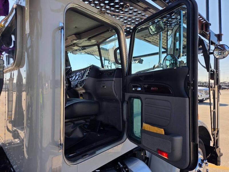 2020 Peterbilt 365