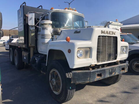 1988 Mack RD690SX