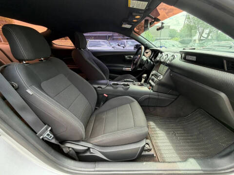 2017 Ford Mustang V6