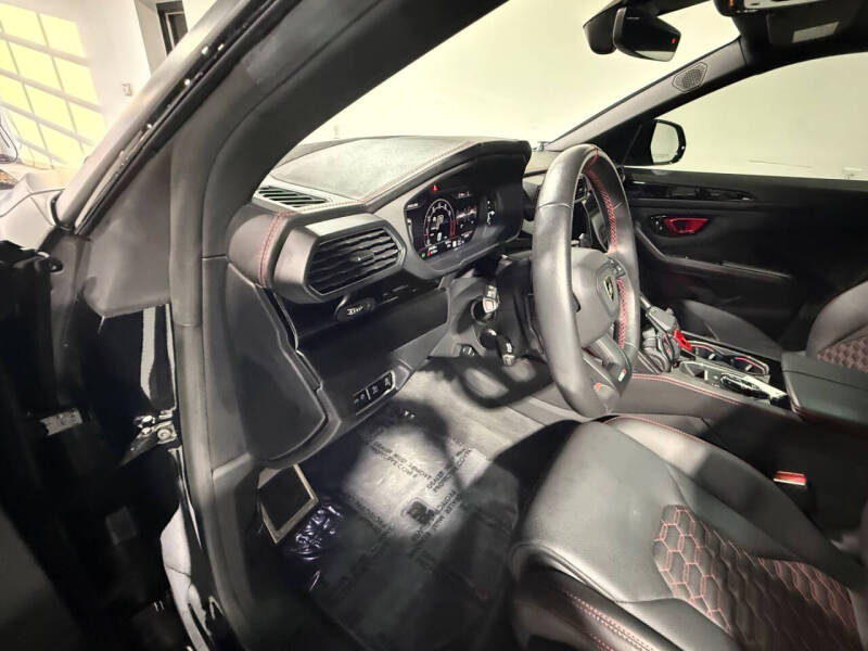 2023 Lamborghini Urus S