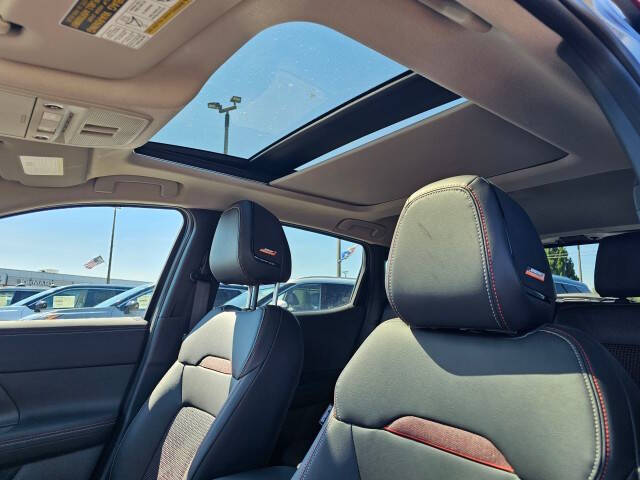 2025 Nissan Kicks SR