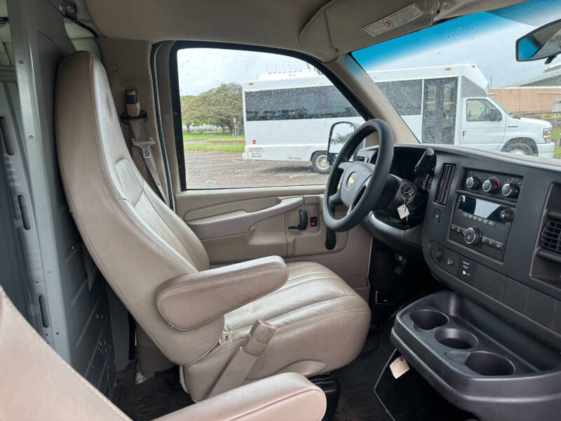 2012 Chevrolet Express Cargo Work Van - Photo 32
