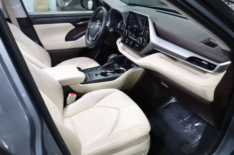 2022 Toyota Highlander Hybrid XLE