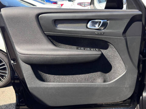 2021 Volvo XC40 T5 R-Design