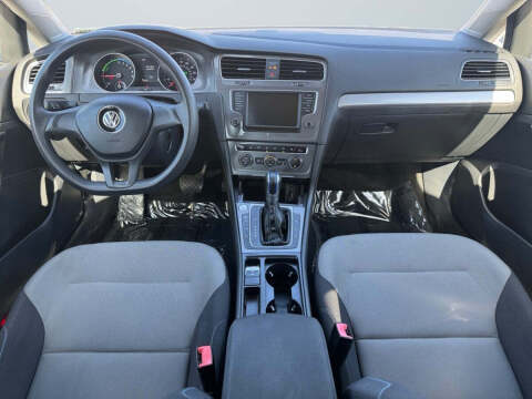 2016 Volkswagen e-Golf SE