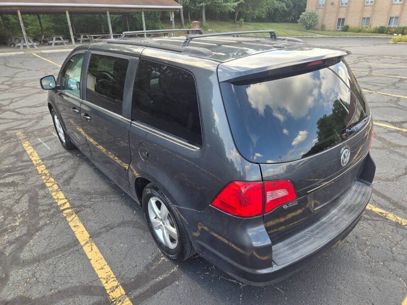 2011 Volkswagen Routan SEL
