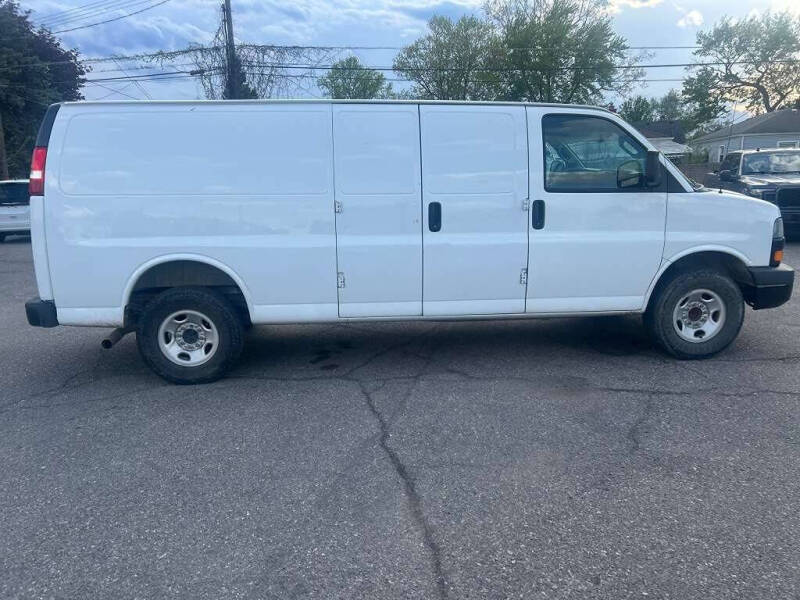 2022 Chevrolet Express 2500