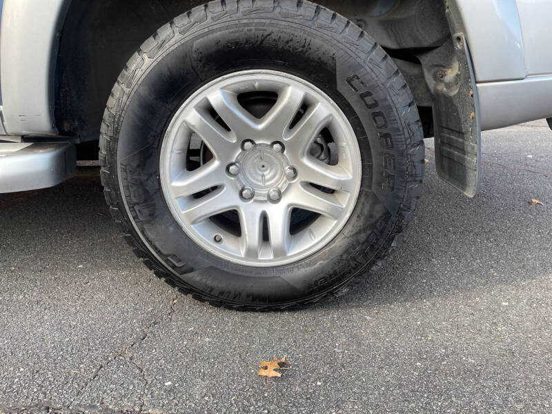 2004 Toyota Sequoia SR5