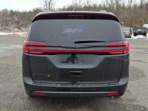 2026 Chrysler Pacifica Select