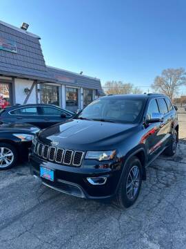 2017 Jeep Grand Cherokee for sale at VELAZQUEZ AUTO SALES in Aurora IL
