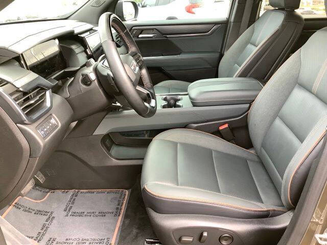 2024 GMC Acadia AT4