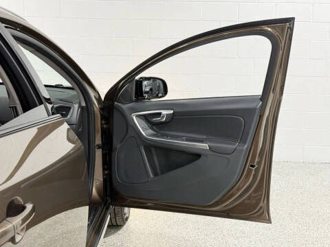 2016 Volvo V60 Cross Country T5