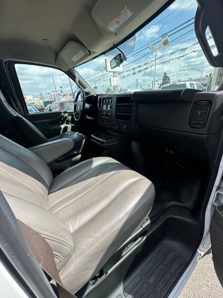 2022 Chevrolet Express 2500