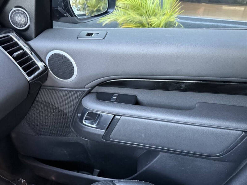 2020 Land Rover Discovery SE