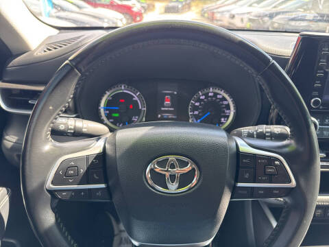 2022 Toyota Highlander Hybrid LE
