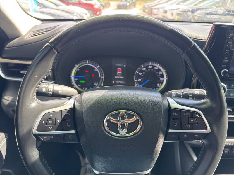 2022 Toyota Highlander Hybrid LE