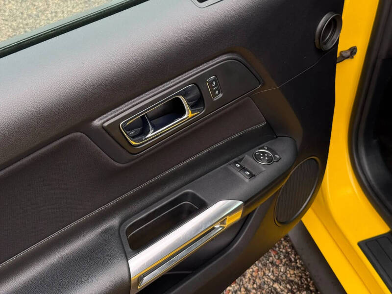 2015 Ford Mustang V6