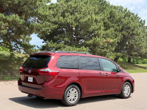 2015 Toyota Sienna XLE 8-Passenger