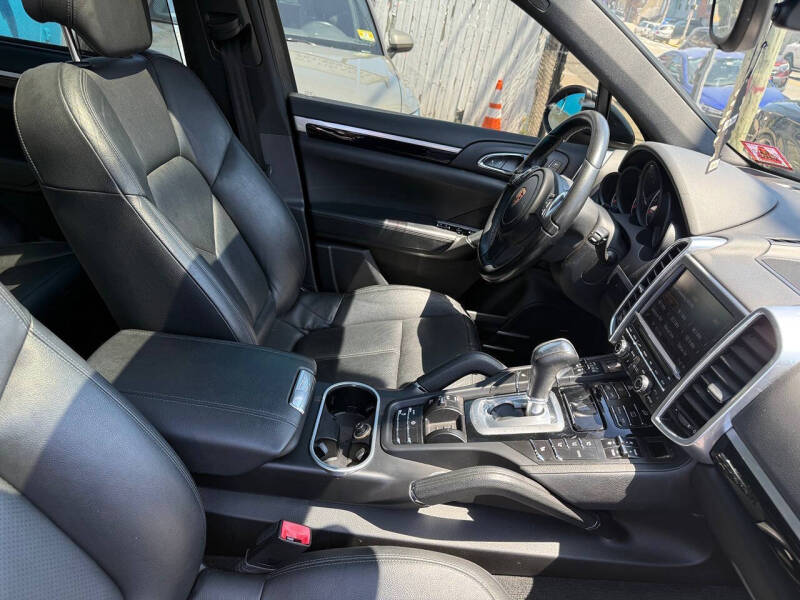 2014 Porsche Cayenne Platinum
