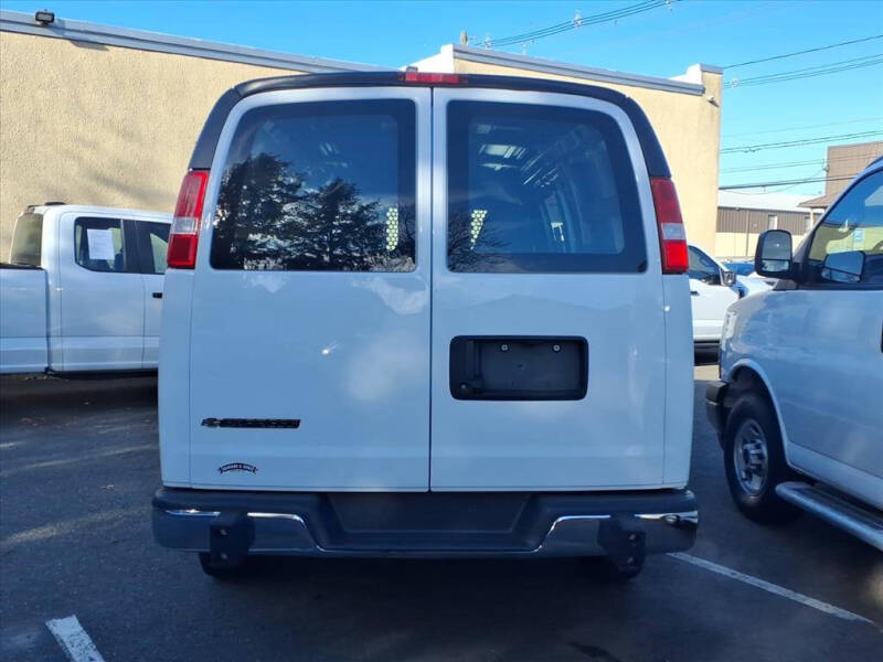 2024 Chevrolet Express 2500