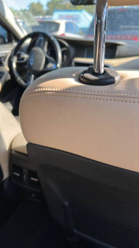 2017 Infiniti QX30 Premium