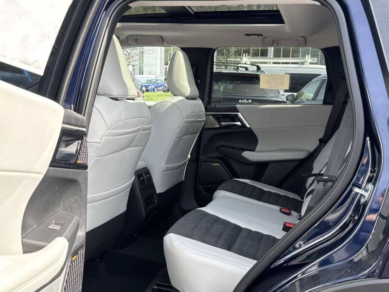 2025 Mitsubishi Outlander SE