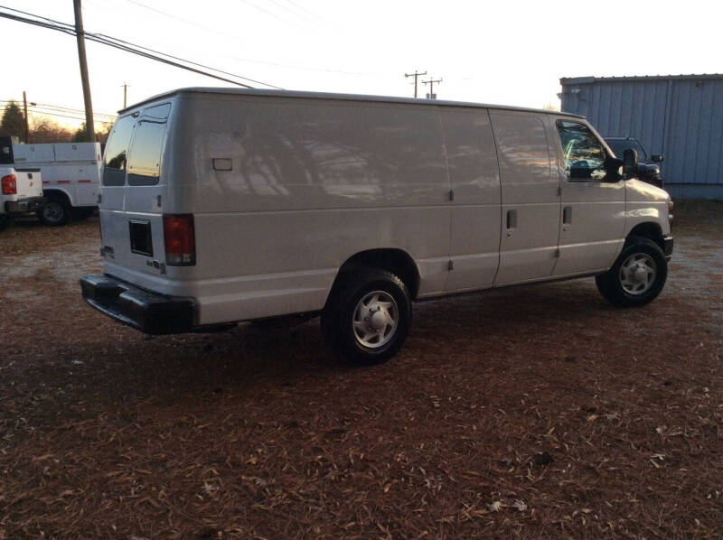 2014 Ford E-Series Econoline Van Commercial photo 28