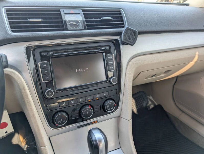 2013 Volkswagen Passat SE