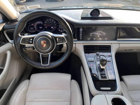 2017 Porsche Panamera