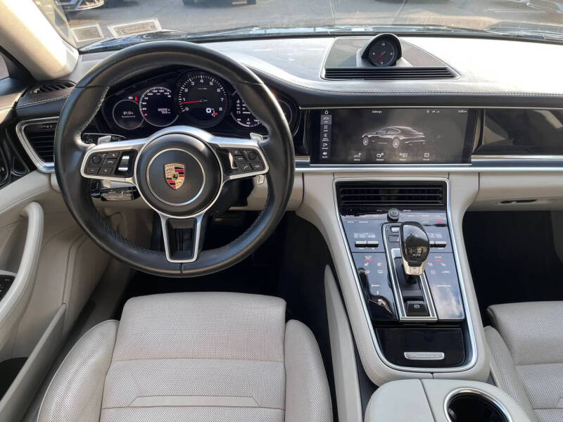 2017 Porsche Panamera