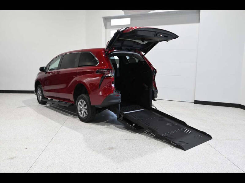 2026 Toyota Sienna LE 8-Passenger