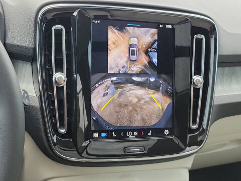 2024 Volvo XC40 B5 Plus Bright Theme