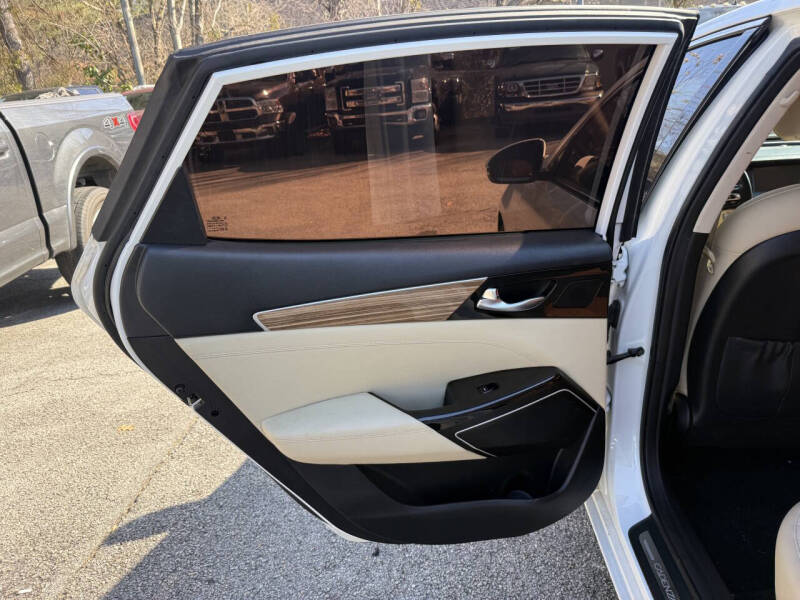 2017 Kia Cadenza Premium