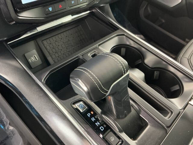 2025 Ford F-150 Lightning Platinum