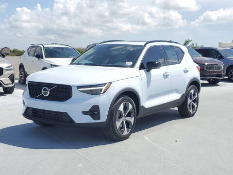 2026 Volvo XC40 B5 Plus