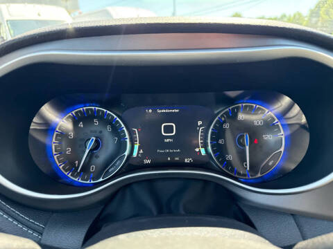 2027 Chrysler Pacifica Select