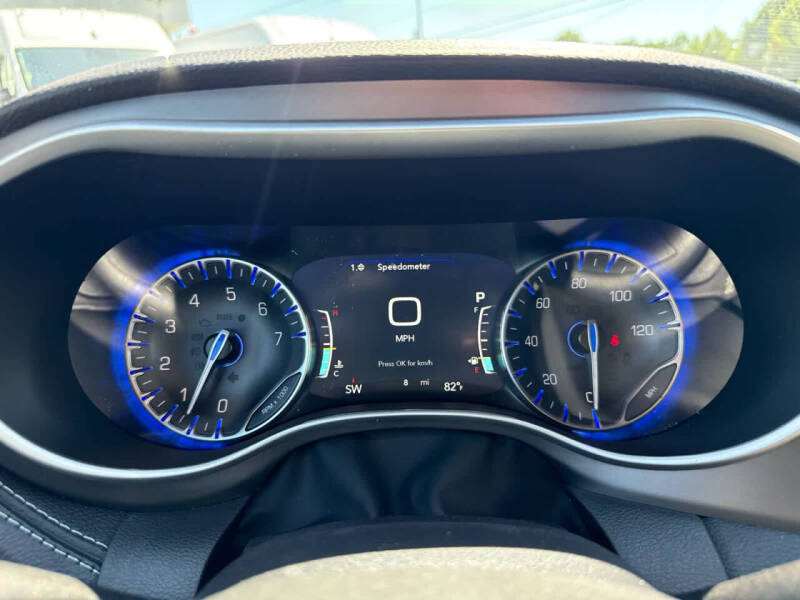 2027 Chrysler Pacifica Select