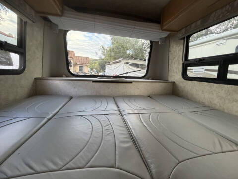 2004 Winnebago Rialta 22HD