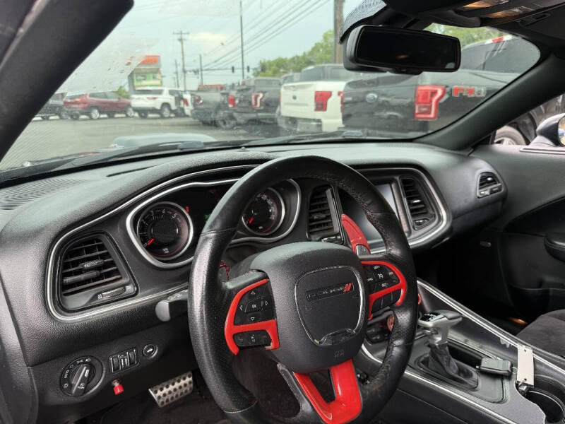 2016 Dodge Challenger 392 HEMI Scat Pack Shaker
